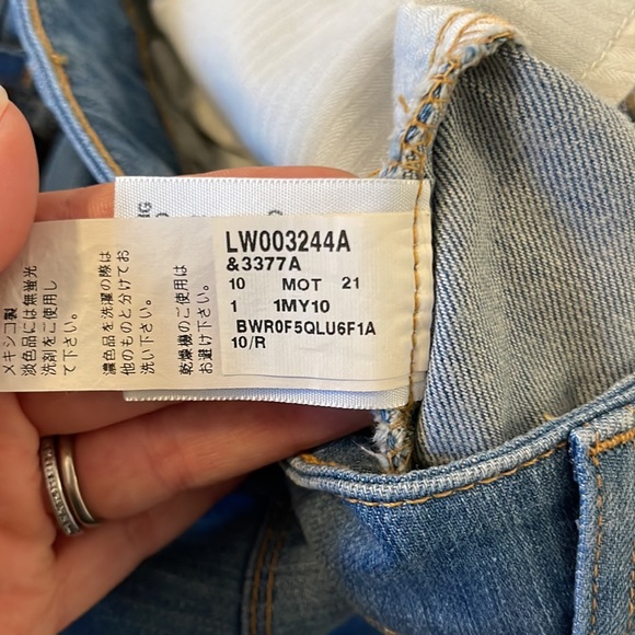 Women's True Shape Jeans, Straight-Leg Light Indigo Size 10 - Picture 8 of 9